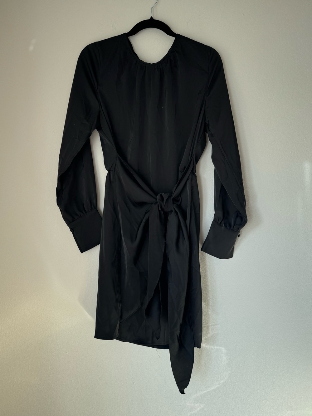 Elegant Black Long-Sleeve Tie-Back Dress